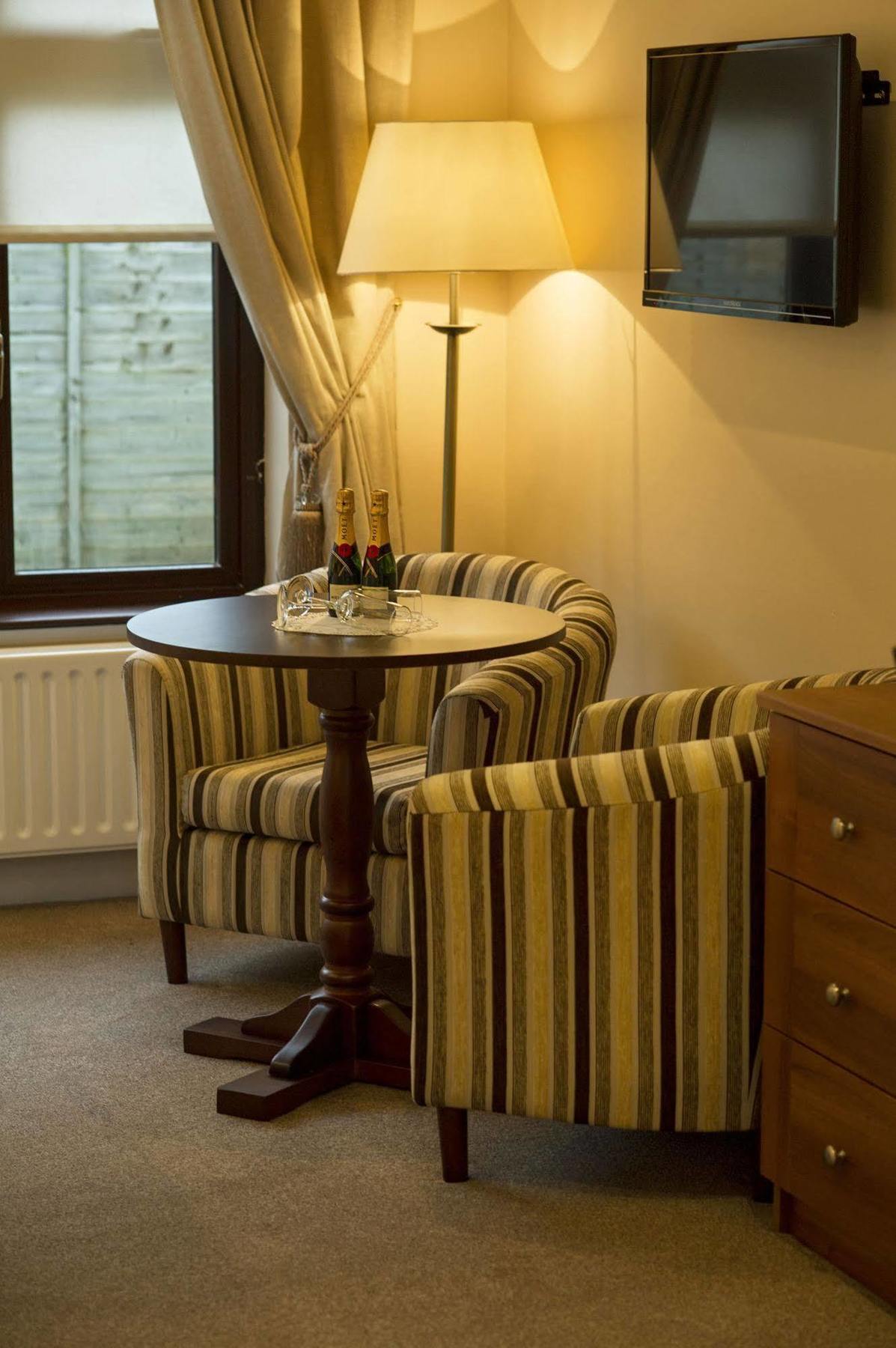 Апартаменты Hillview Self Catering Lusk Экстерьер фото