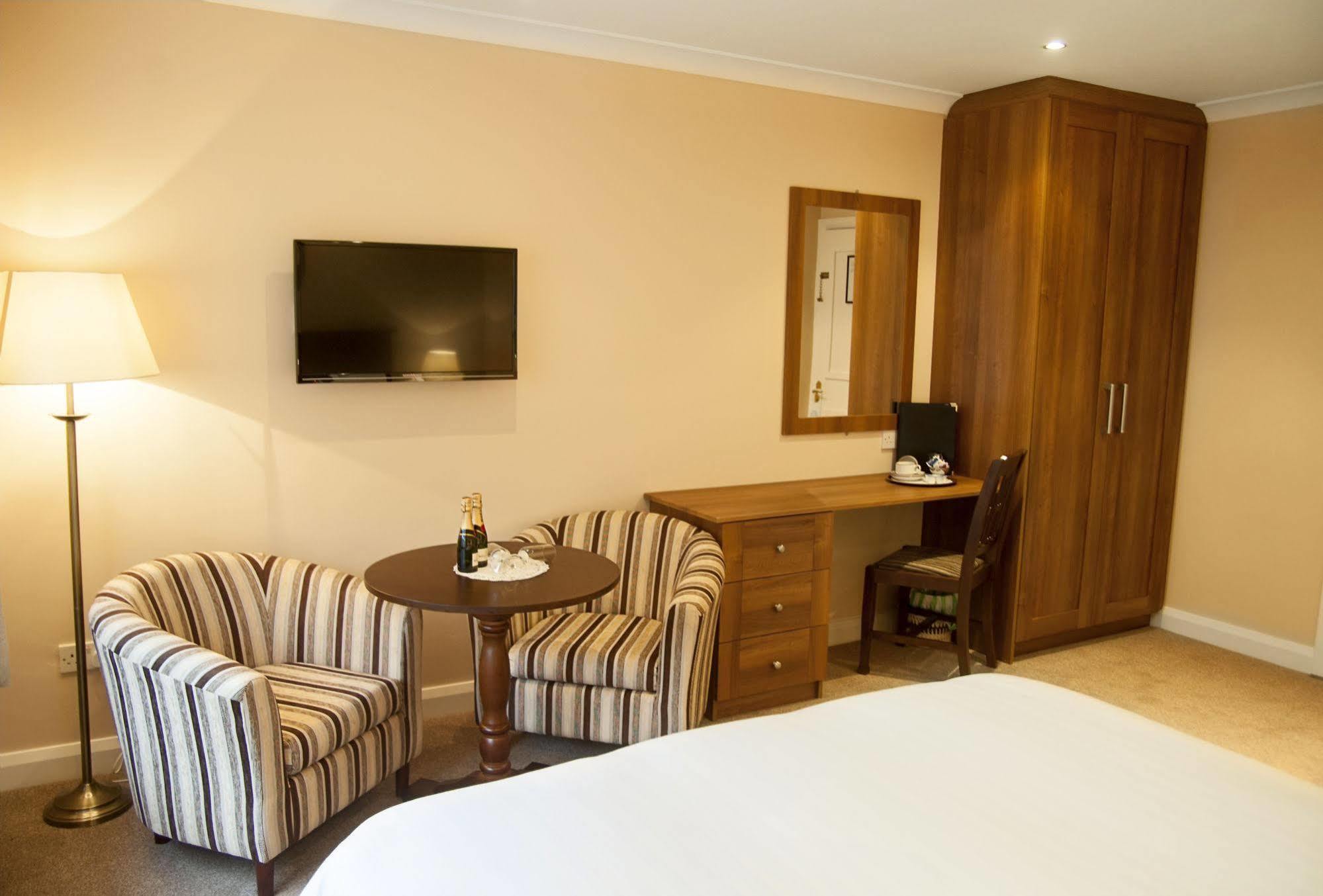 Апартаменты Hillview Self Catering Lusk Экстерьер фото