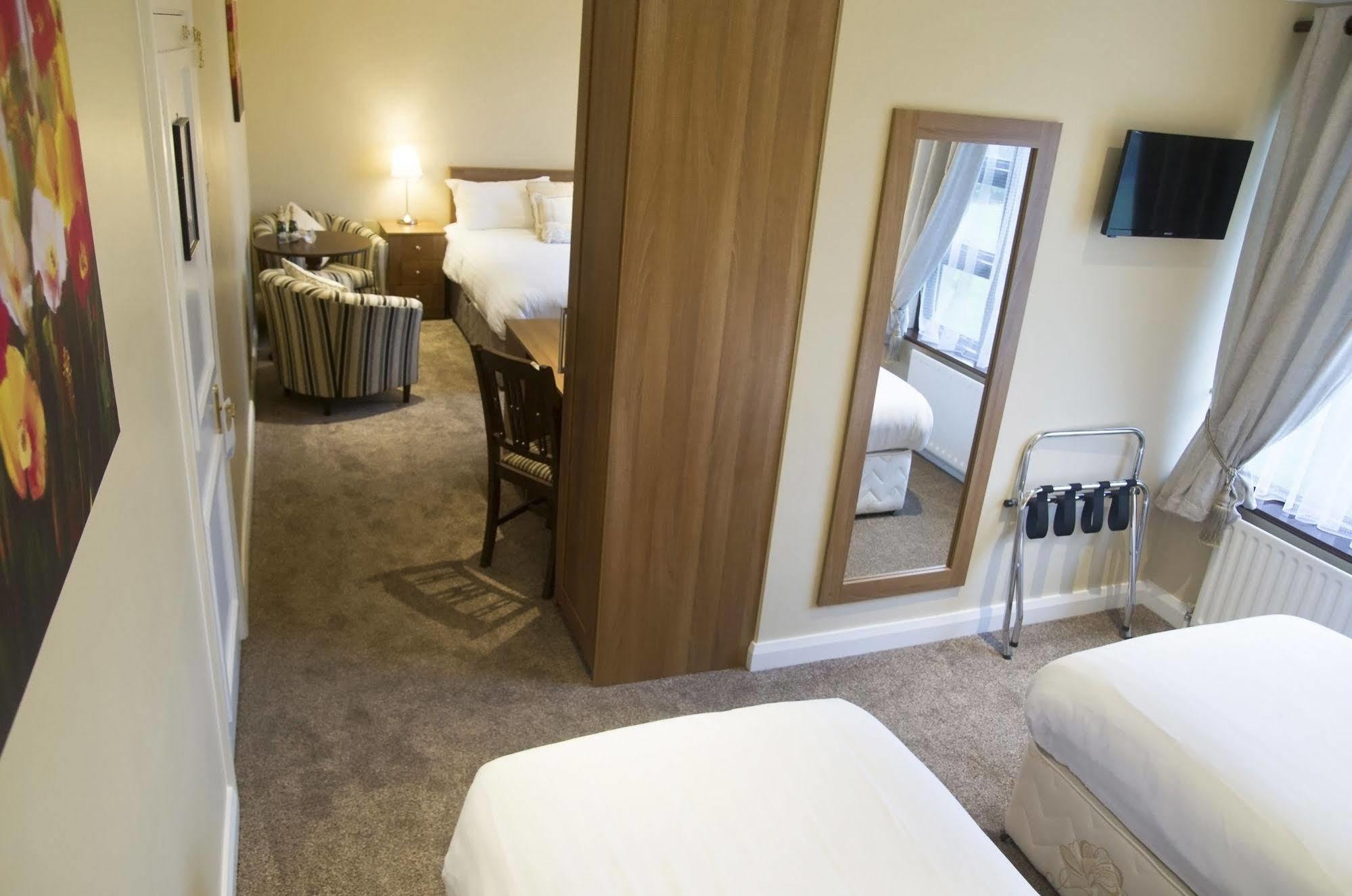 Апартаменты Hillview Self Catering Lusk Экстерьер фото
