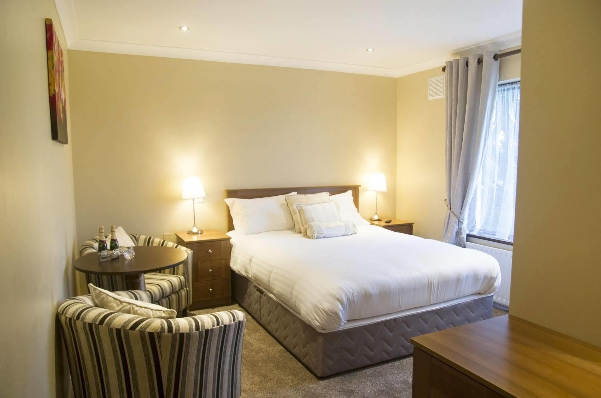 Апартаменты Hillview Self Catering Lusk Экстерьер фото