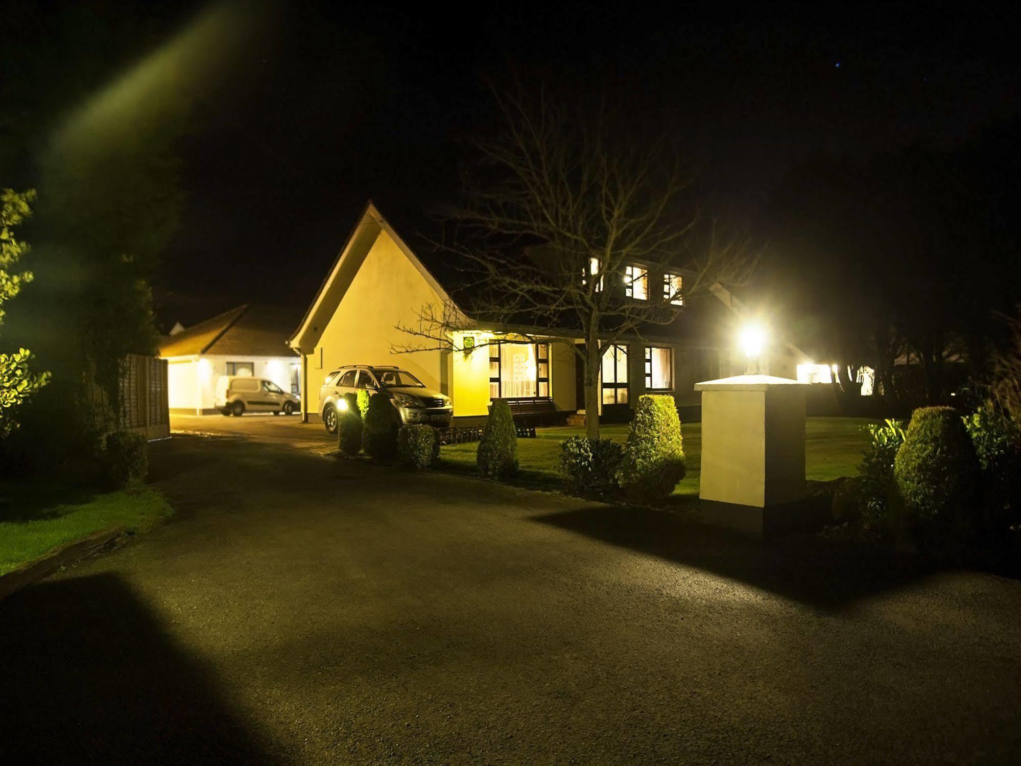 Апартаменты Hillview Self Catering Lusk Экстерьер фото
