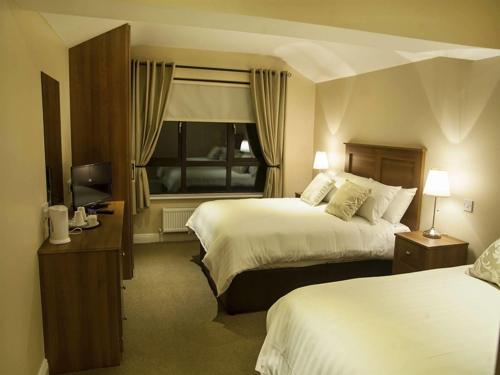 Апартаменты Hillview Self Catering Lusk Экстерьер фото