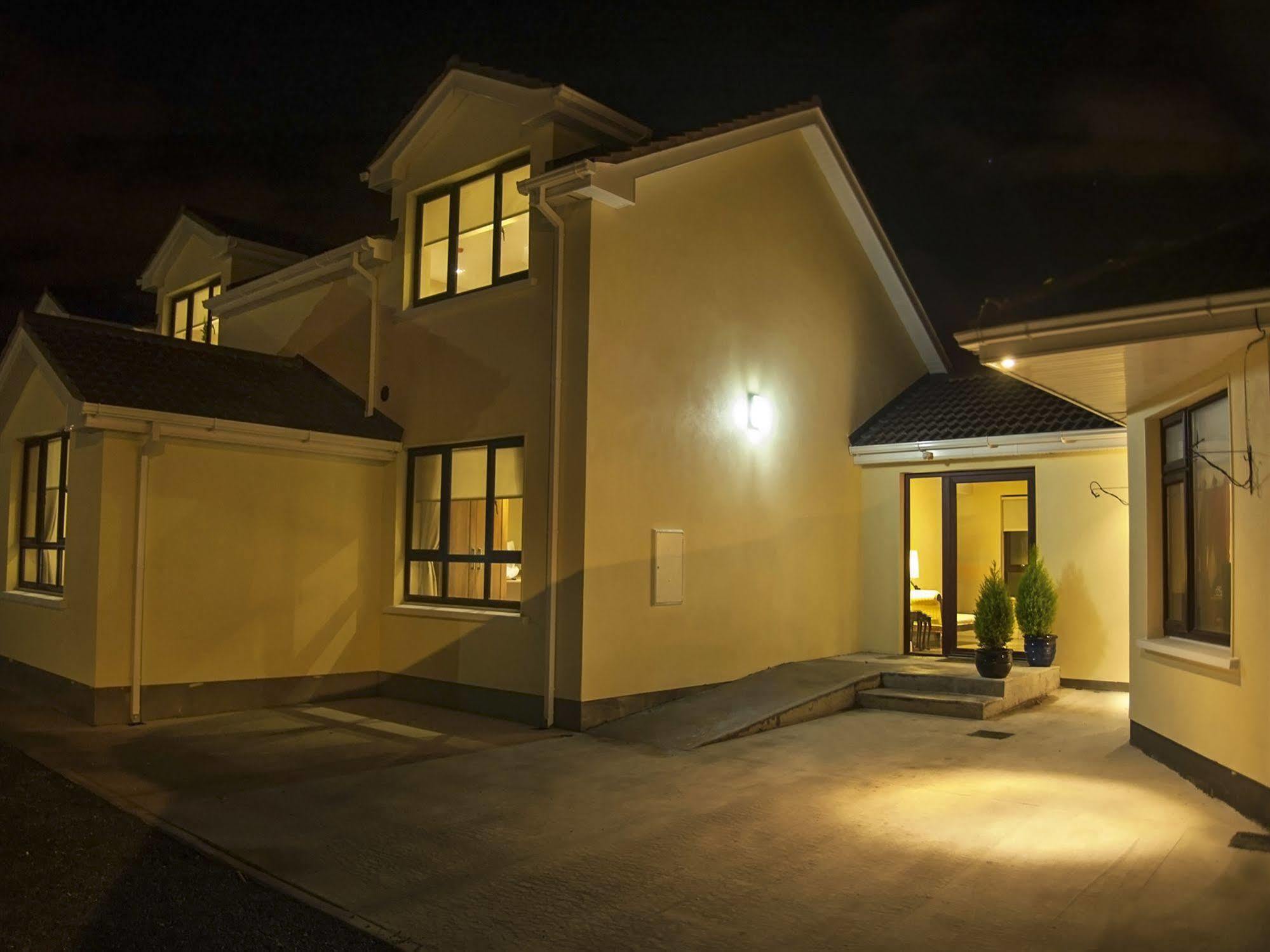 Апартаменты Hillview Self Catering Lusk Экстерьер фото