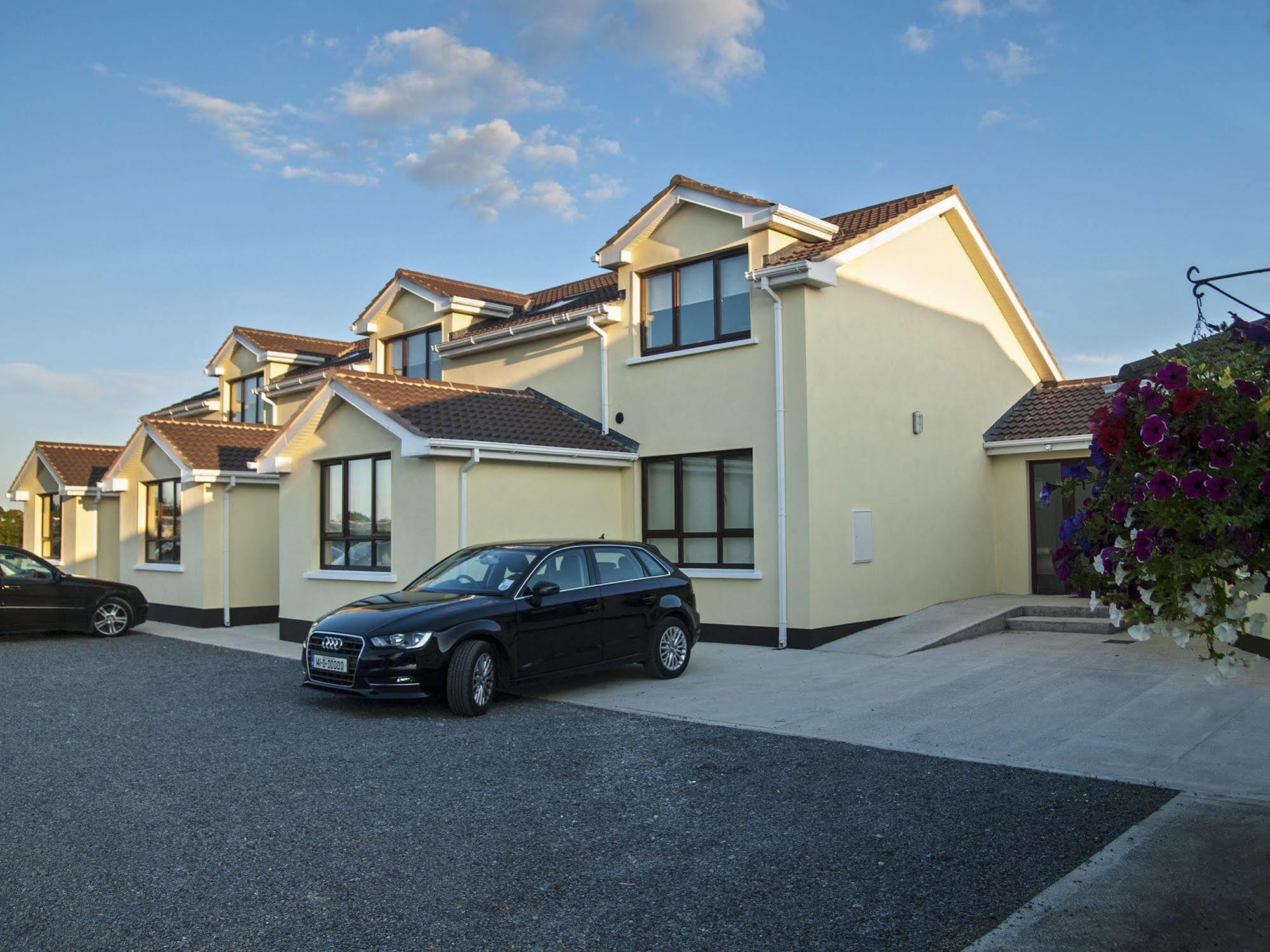 Апартаменты Hillview Self Catering Lusk Экстерьер фото
