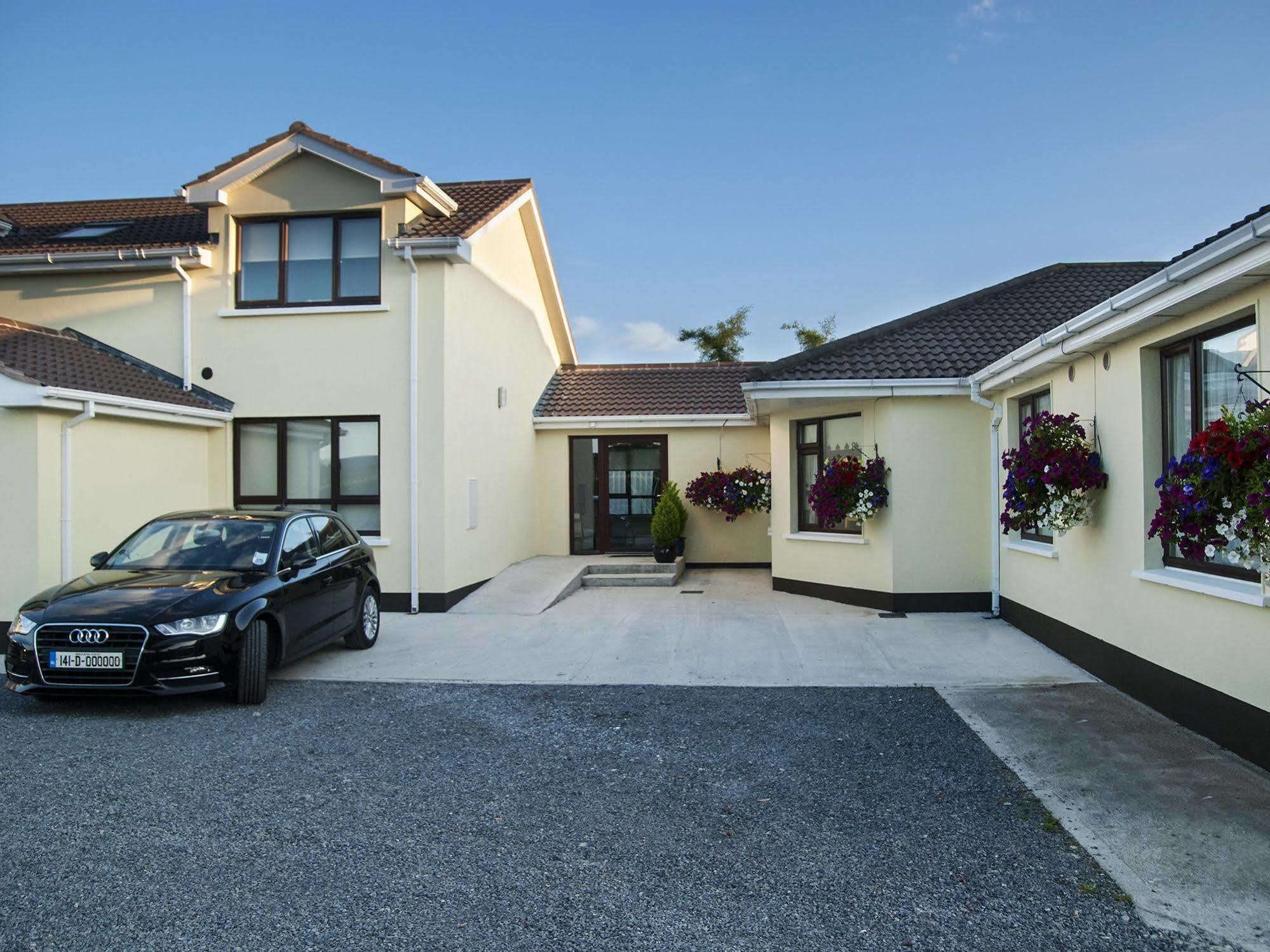 Апартаменты Hillview Self Catering Lusk Экстерьер фото